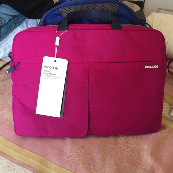 Incase Nylon Sling Sleeve for MacBook Pro 15"