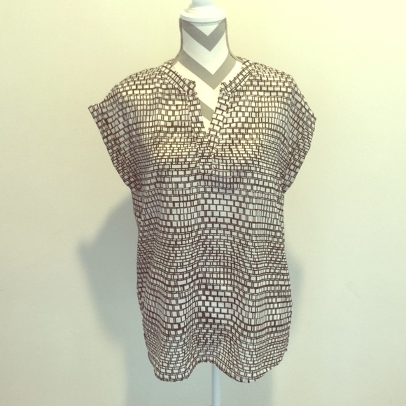 Short Sleeve Geometric Blouse
