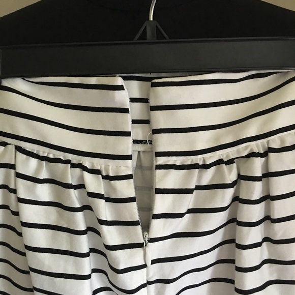 Aqua pleated black and white striped skirt - Picture 3 of 4