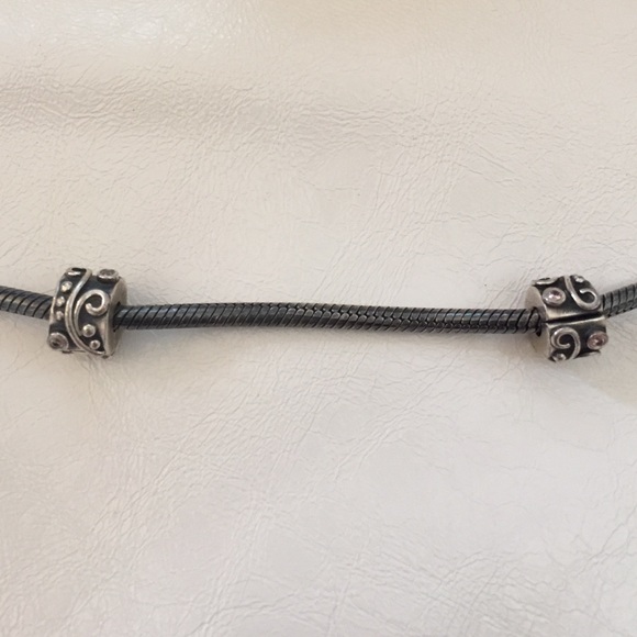 Set of 2 Pandora clips with pink stones