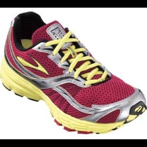 NWT in box, Brooks Women's Launch - 10 medium