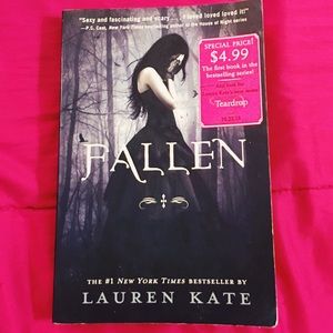 Book: fallen by Lauren Kate ✨