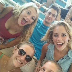 Meet your Posher, Monica