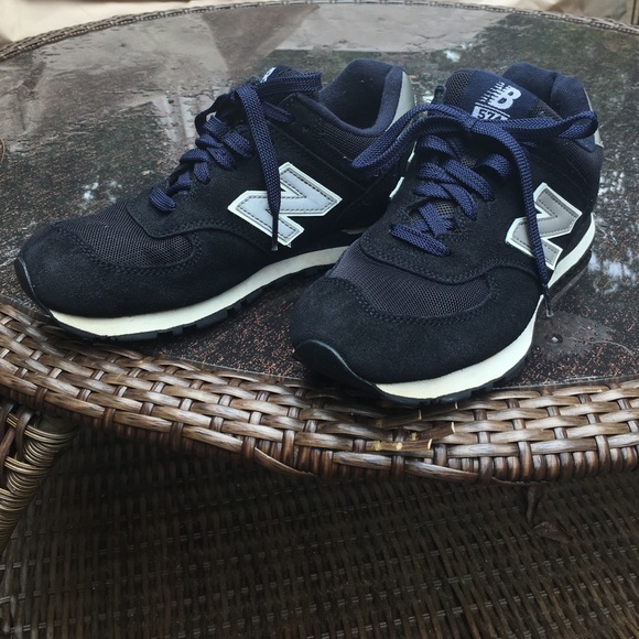 Navy New Balance 574