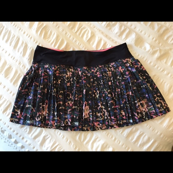 CUTE Lululemon Pleat to Street skirt‼️