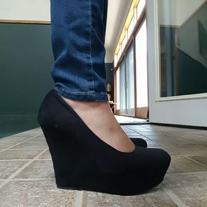 Black wedge heels