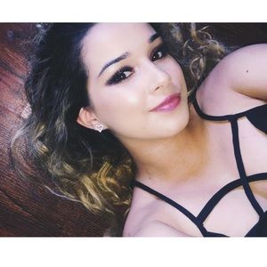 Meet your Posher, Macki