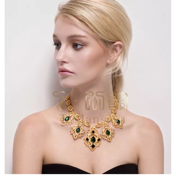 Gold necklace with green crystals - Picture 2 of 4