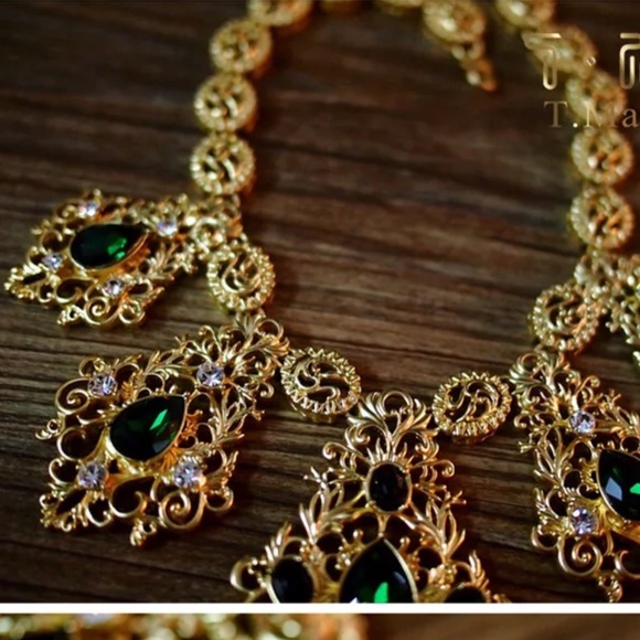 Gold necklace with green crystals - Picture 3 of 4