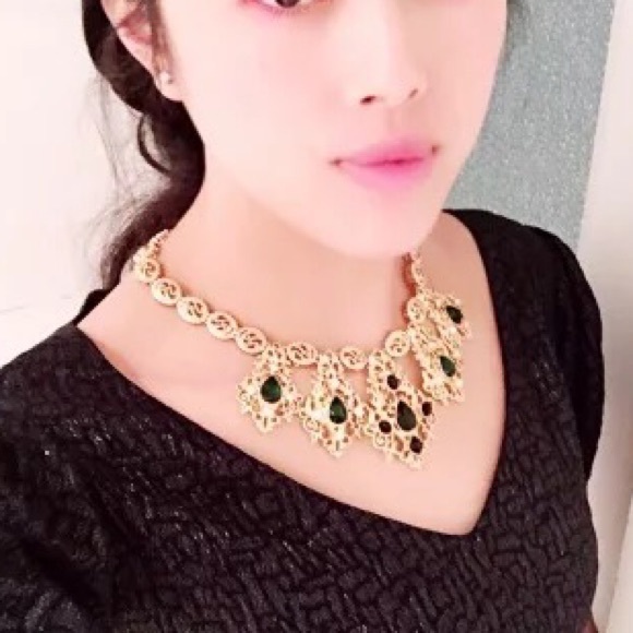 Gold necklace with green crystals - Picture 4 of 4