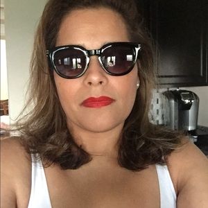 Meet your Posher, Suyen