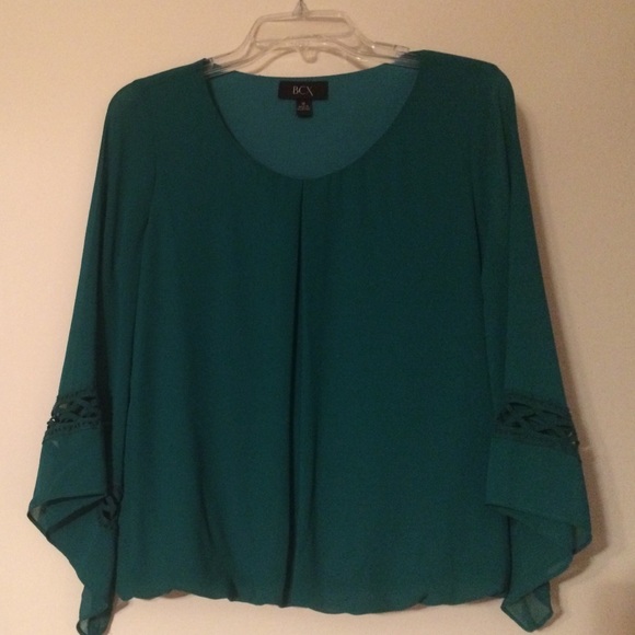 Emerald green peasant top-never worn