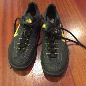 Nike Spin shoes.. Runs small will fit a 6