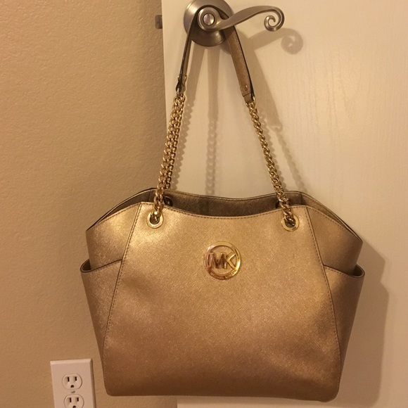 Authentic Michael Kors purse ( Gold)