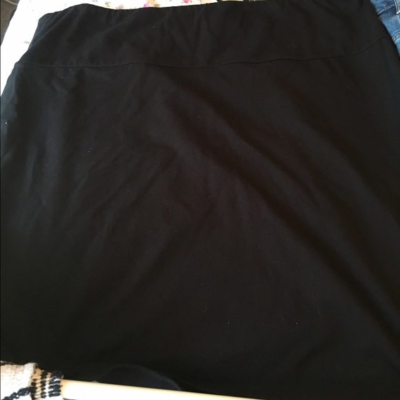 Torrid size 4 pencil skirt! Stretchy!