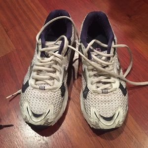 Mizuno athletic shoe