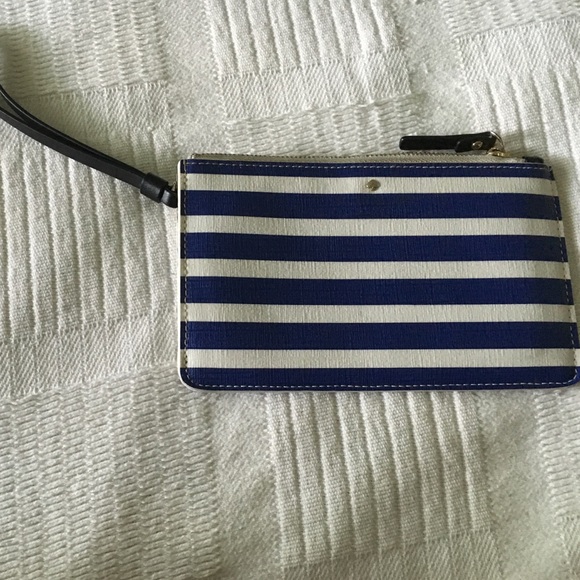 I'm selling a kate spade wallet/clutch !! - Picture 1 of 4