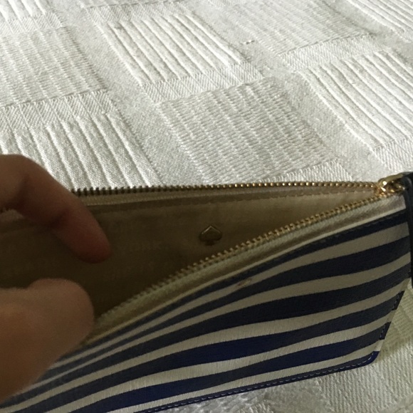 I'm selling a kate spade wallet/clutch !! - Picture 4 of 4