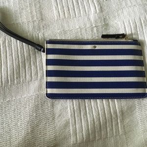 I'm selling a kate spade wallet/clutch !!