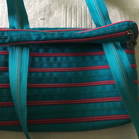 I'm selling a super cool bag is very unique!! - Picture 3 of 4