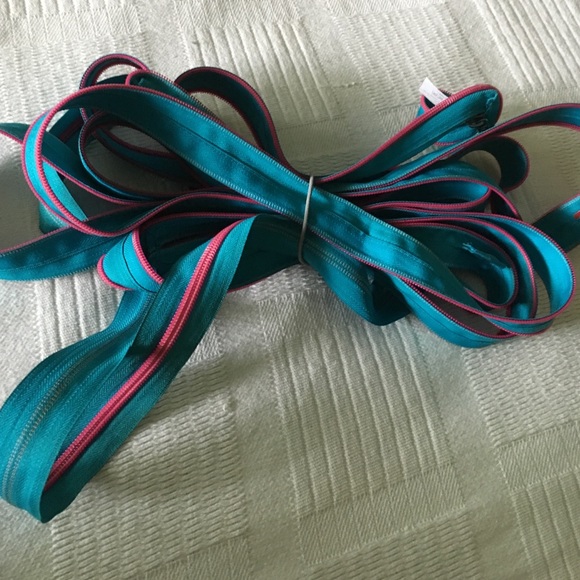 I'm selling a super cool bag is very unique!! - Picture 4 of 4