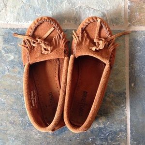 Minnetonka Chestnut Moccasins