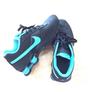 Black and teal woman's 7.5 Nike SHOX sneakers