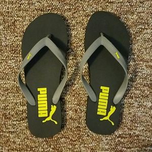 Brand new men's Puma flip flops