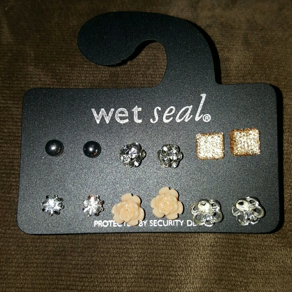 CUTE EARRINGS!! SIX PAIRS!! - Picture 2 of 4