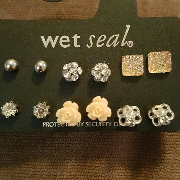 CUTE EARRINGS!! SIX PAIRS!! - Picture 3 of 4