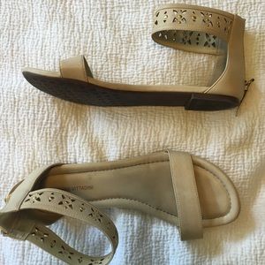 Adrienne Vittadini ankle strap sandals