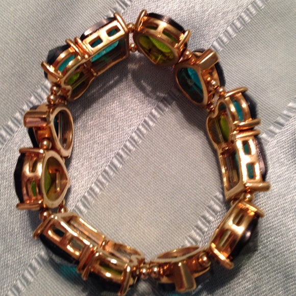 Costume multi colored green gemstone bracelet. - Picture 2 of 2