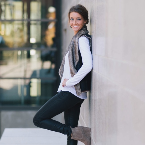 Meet your Posher, Kelly - Picture 3 of 3