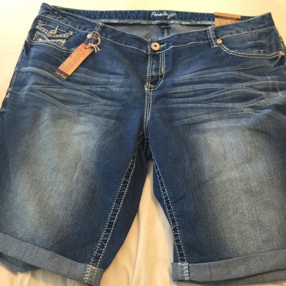 Amethyst mid thigh shorts