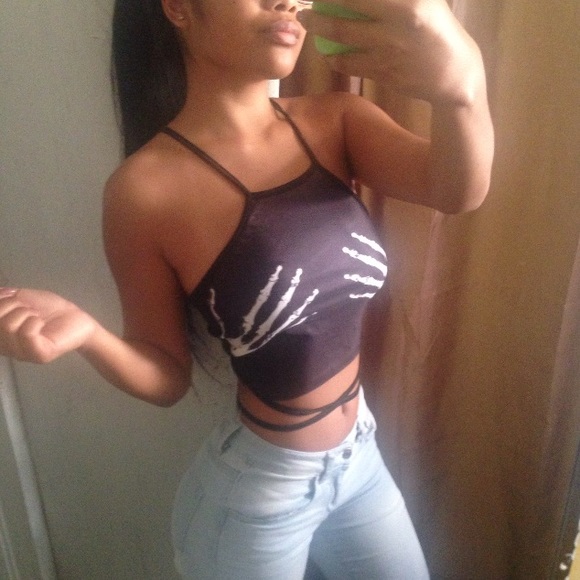 •LAST ONE• "Hand-Z" crop top - Picture 4 of 4