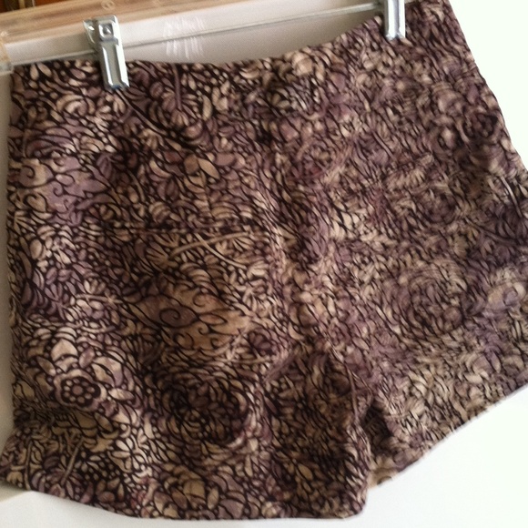 Anthropologie batik floral shorts with self belt 0 - Picture 2 of 4