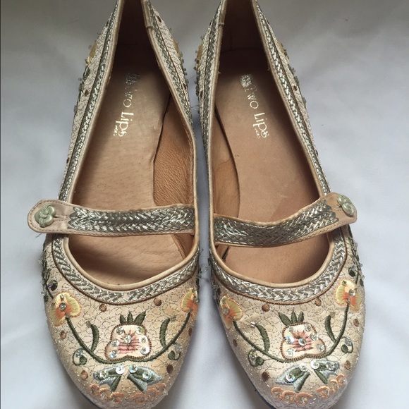 Pink embroidered kitten heels