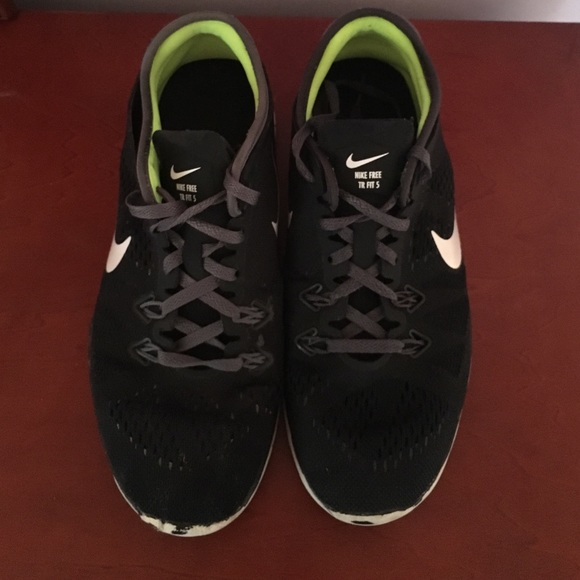 Black Nike Tennis Shoes