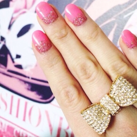 LAST ONE!! Luxe Bow Pave Ring New
Gorgeous Ring! - Picture 5 of 5