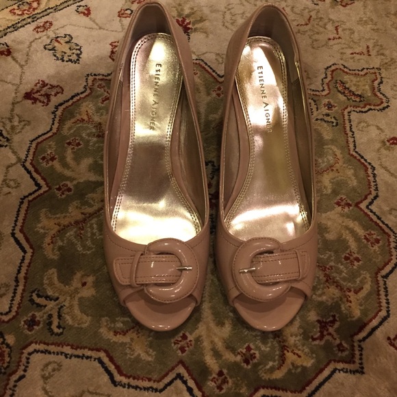 Beautiful nude Aigner heels!