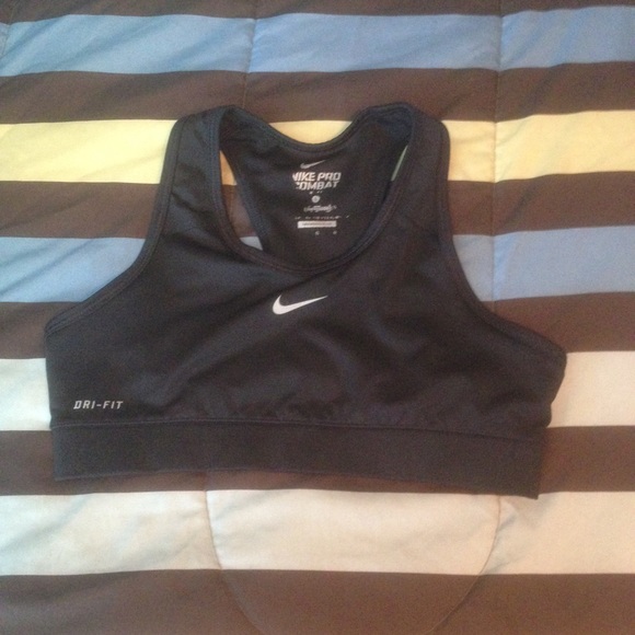 Black nike sports bra!