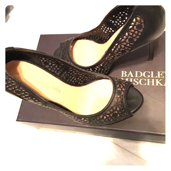Badgley Mischka Shoes - Beautiful leather peep toe shoes
