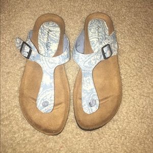 Birkenstock-Inspired Sandal *NWOT*