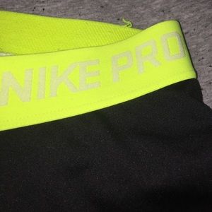 BLACK AND BRIGHT YELLOW NIKE PROS (3 inch)