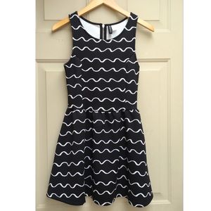 Wave Print Sleeveless Dress