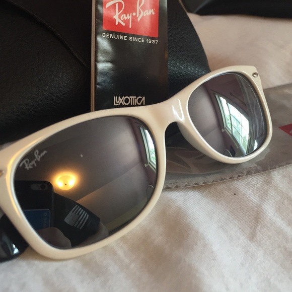 RayBan Wayfarer Sunglasses (make offers) - Picture 2 of 4