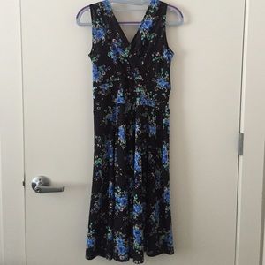 Sleeveless dress w/vintage print