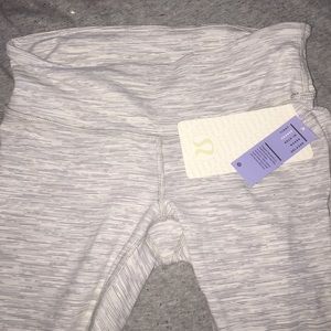 NWT CROPPED WHITE AND GRAY LULULEMON LEGGINGS
