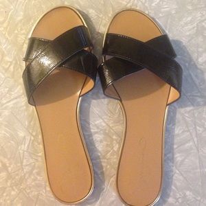 Report signature sandals