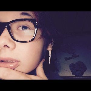 Meet your Posher, Adrienna